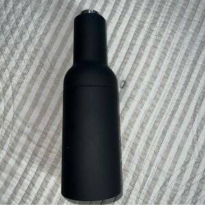 Ash Carbon Pepper/Salt gravity/battery operated grinder Preowned New Condition.